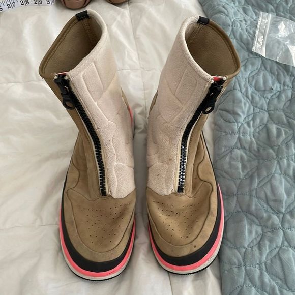 Nike unique sneaker boots, suede, believe to be called jester boots, size 8 1/2 - Picture 1 of 5